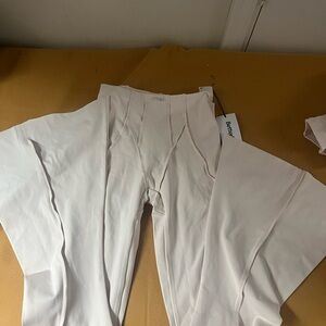 NWT Women’s BetterMe crème pilate leggings
